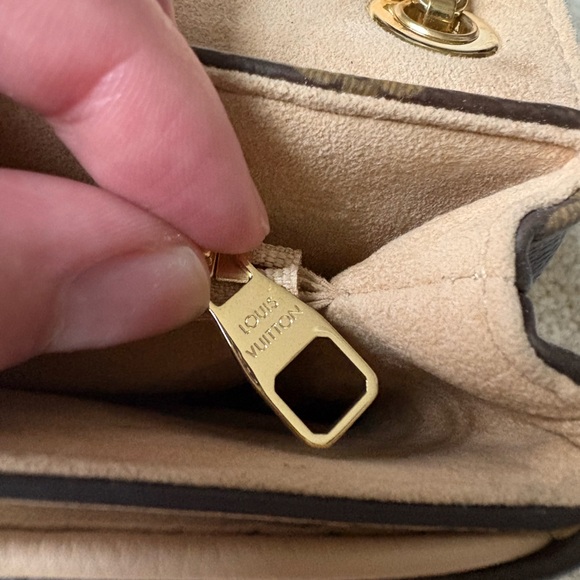 ✨GENUINE✨ LOUIS VUITTON Monogram Pallas Chain (Gold) in Crème - Picture 10 of 10
